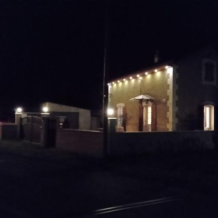 Le Petit Pays Appartement Montgivray Buitenkant foto