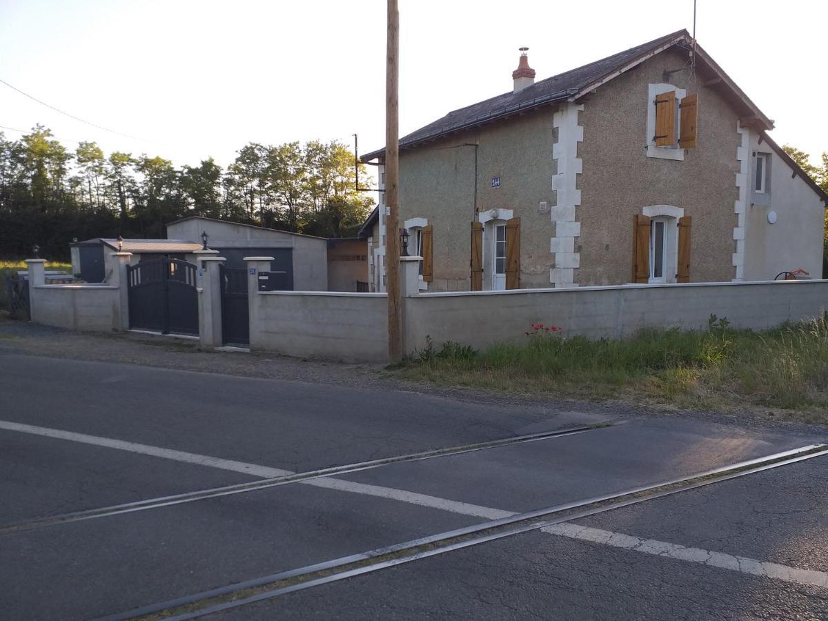 Le Petit Pays Appartement Montgivray Buitenkant foto
