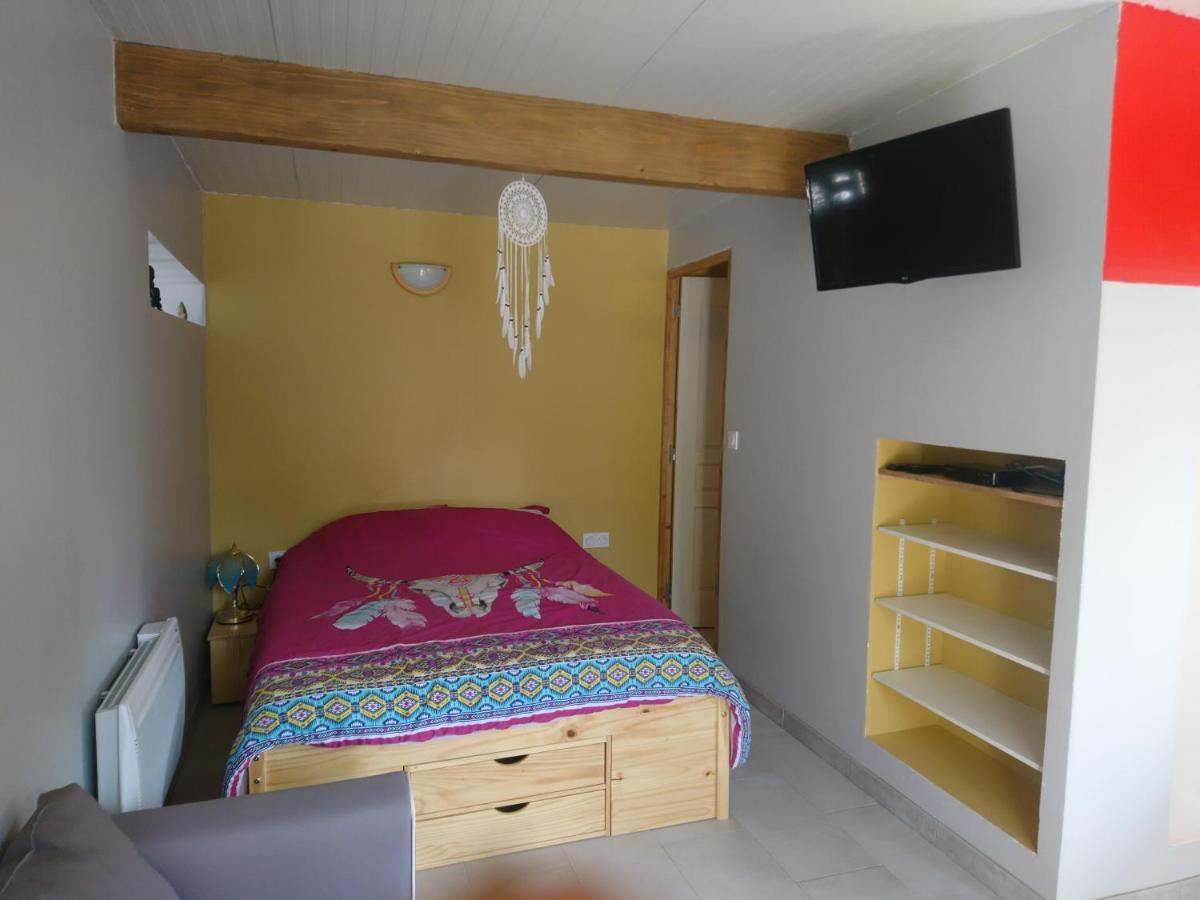 Le Petit Pays Appartement Montgivray Buitenkant foto